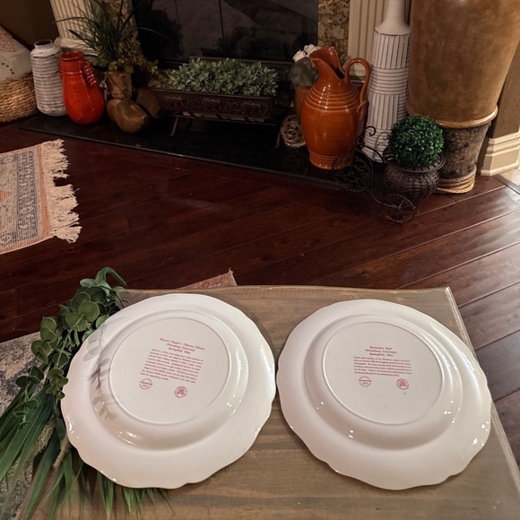 2 Wedgwood Wittenberg Univ 10" Red plates - Weaver Chapel & Recitation Hall - Picture 2 of 5